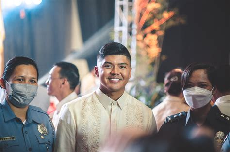 Martinez takes oath, unfazed by graft case .
